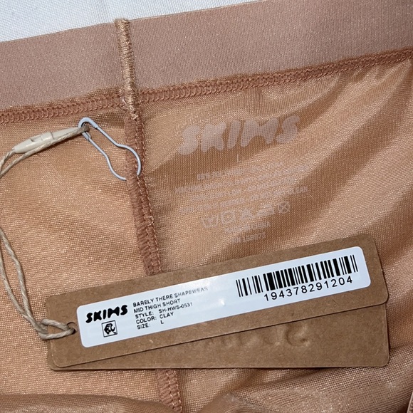 SKIMS BARELY THERE MID THIGH SHORT - Picture 2 of 3